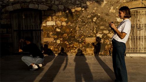 alt="Golden hour street photography scene with long shadows"